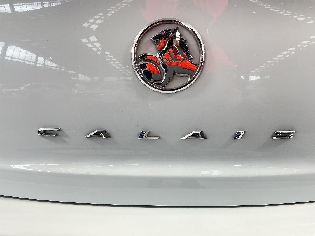 Photo '30' of Holden Commodore Photo '30' of Holden Commodore