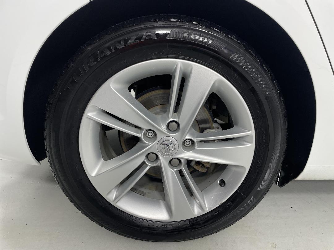 Photo '12' of Holden Commodore Photo '12' of Holden Commodore