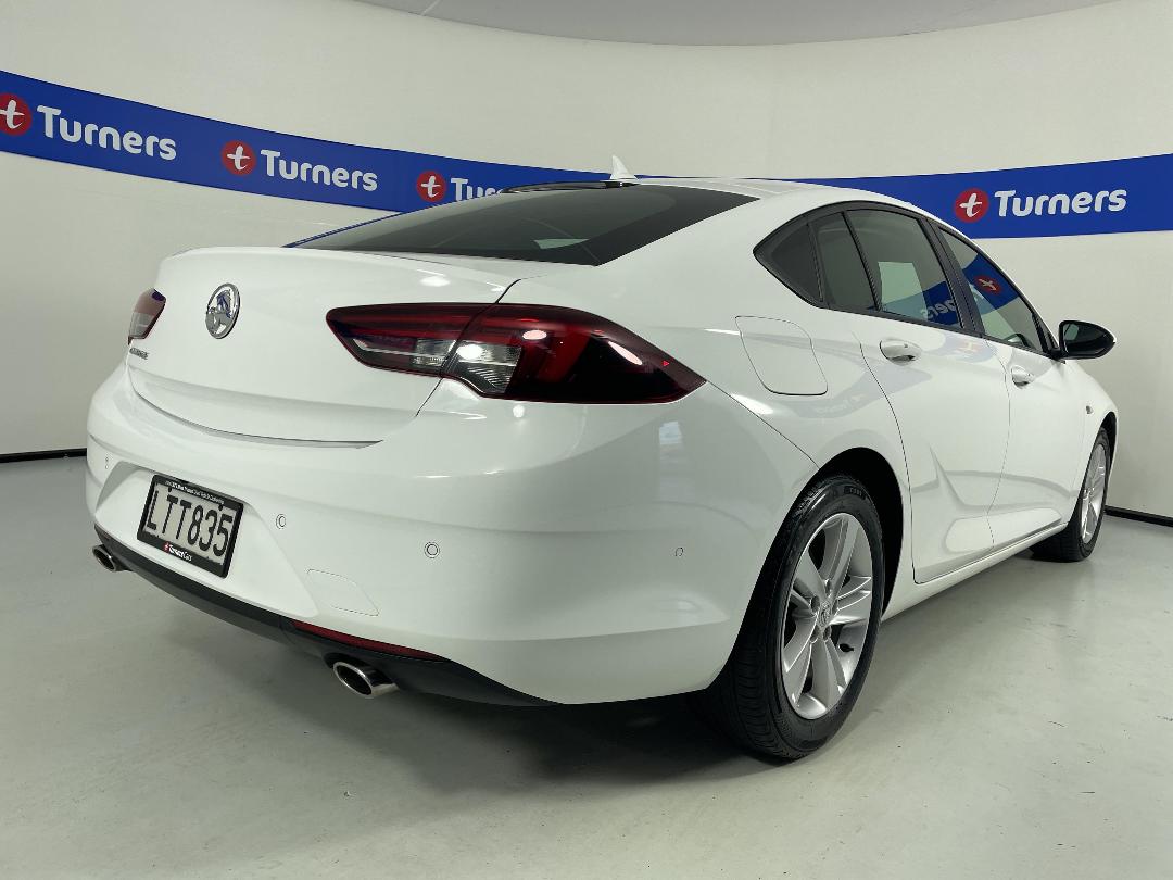 Photo '7' of Holden Commodore Photo '7' of Holden Commodore