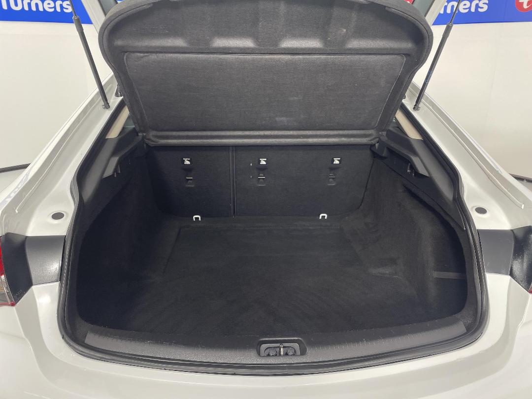 Photo '14' of Holden Commodore Photo '14' of Holden Commodore