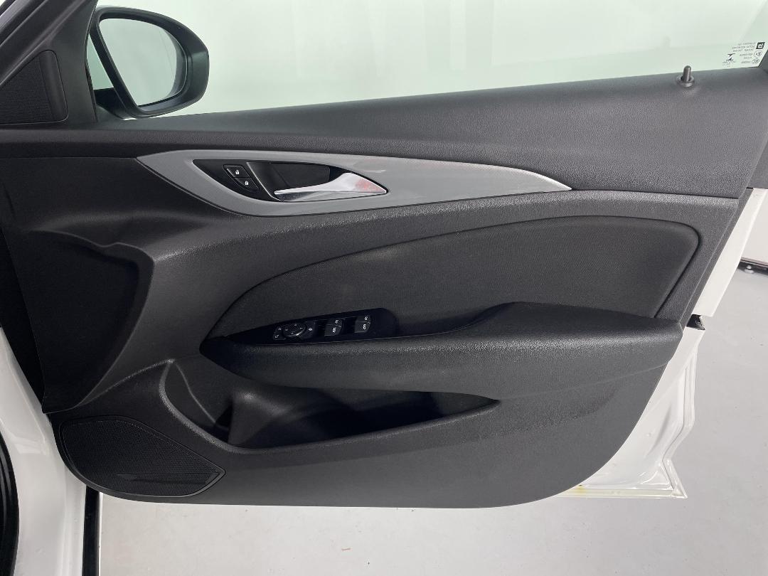 Photo '15' of Holden Commodore Photo '15' of Holden Commodore