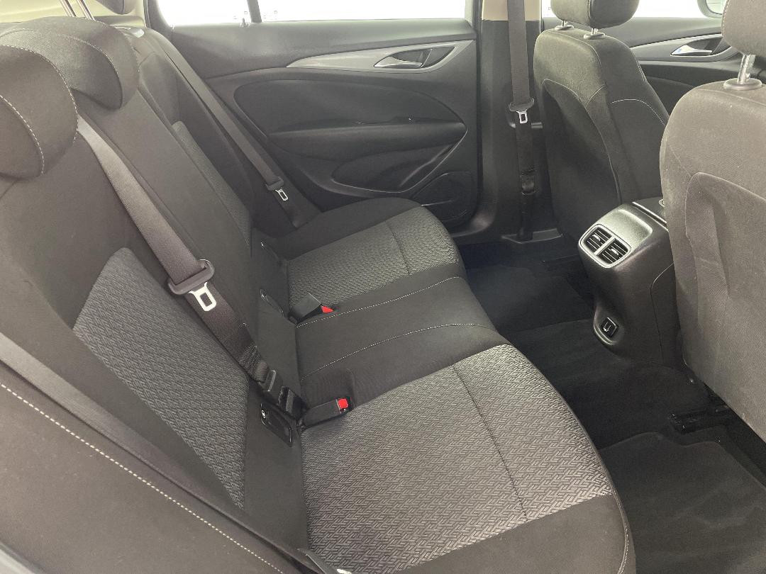 Photo '20' of Holden Commodore Photo '20' of Holden Commodore