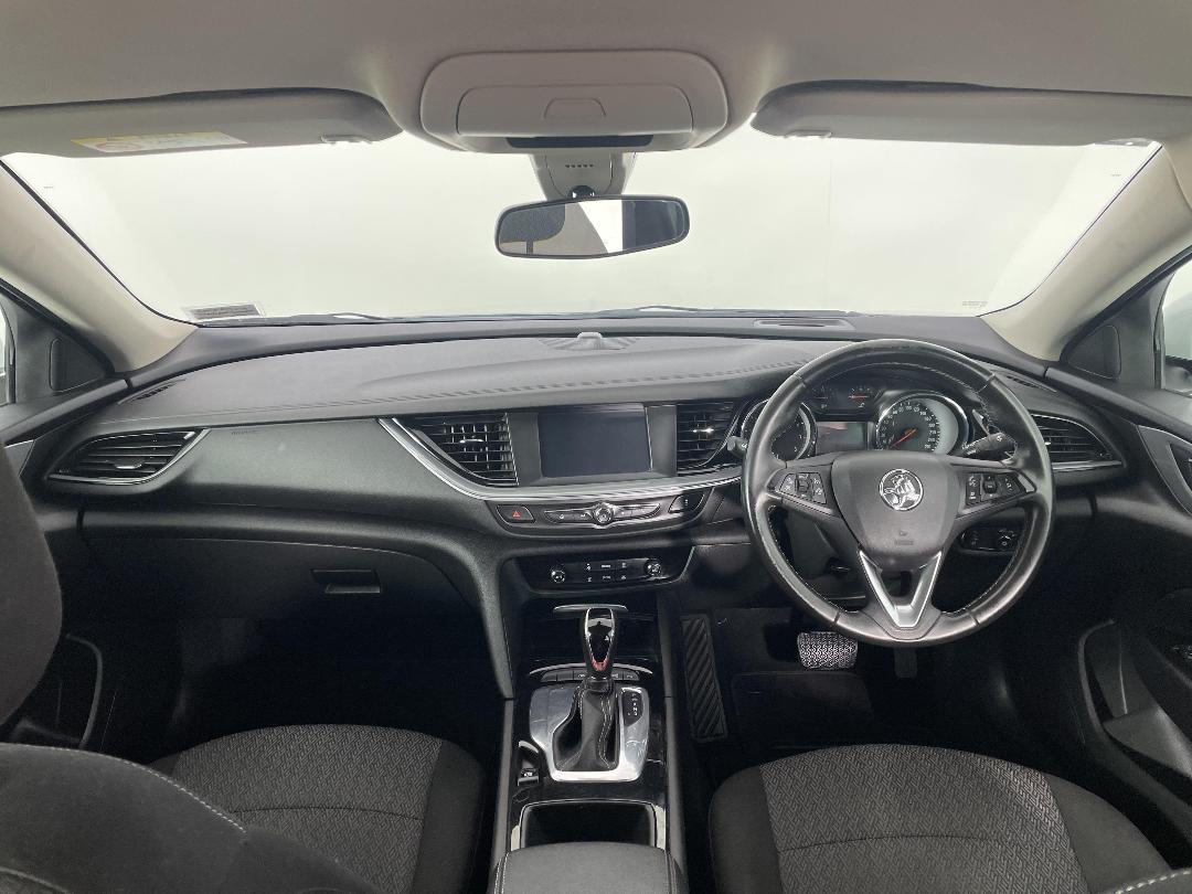 Photo '17' of Holden Commodore Photo '17' of Holden Commodore