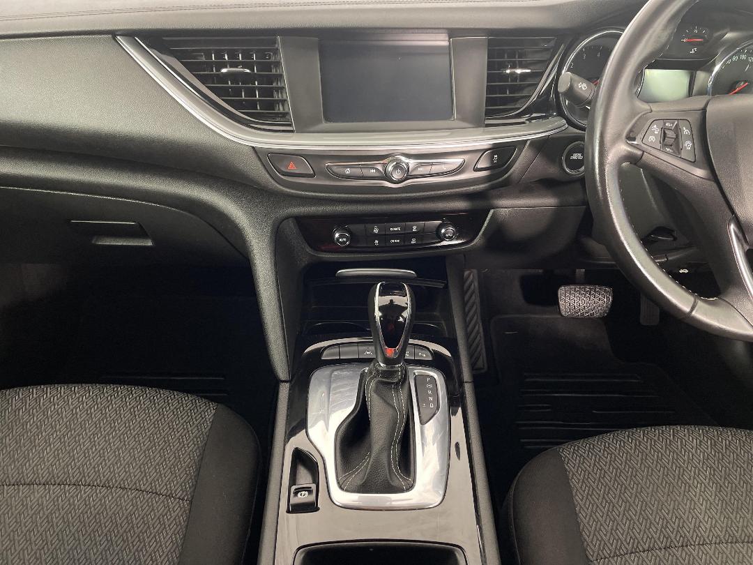 Photo '18' of Holden Commodore Photo '18' of Holden Commodore