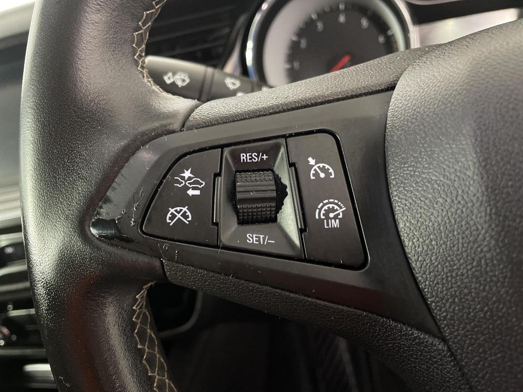 Photo '24' of Holden Commodore Photo '24' of Holden Commodore