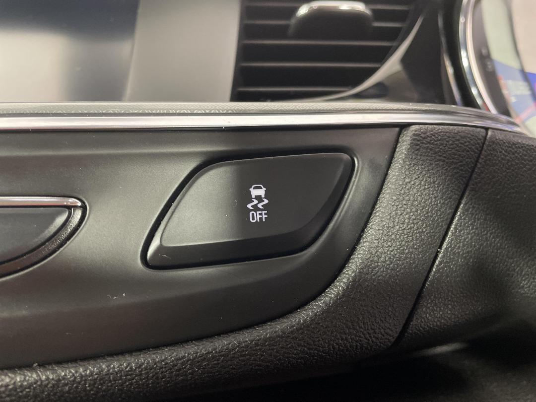 Photo '25' of Holden Commodore Photo '25' of Holden Commodore