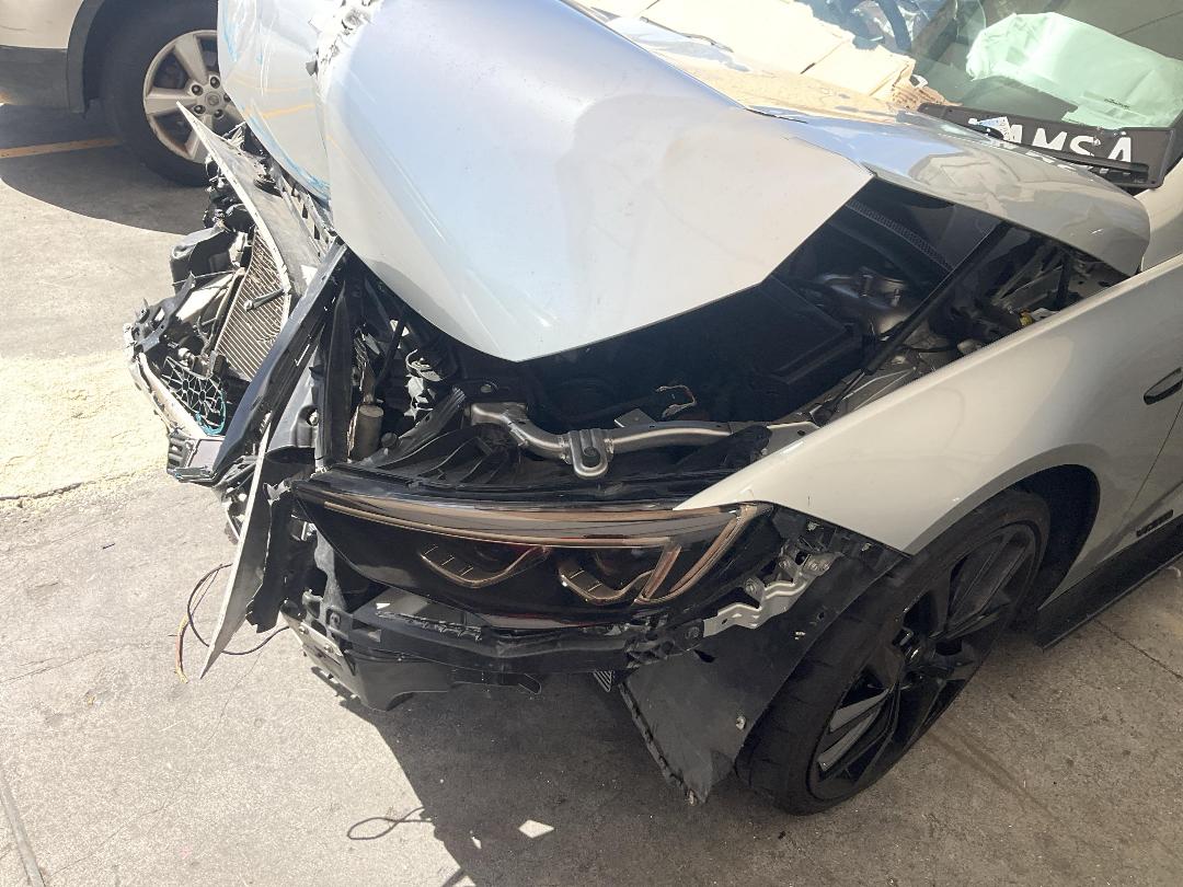 Photo '8' of Holden Commodore VXR