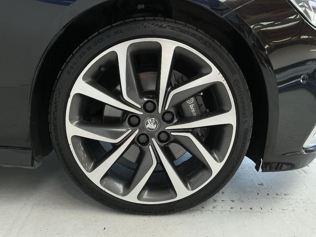 Photo '9' of Holden Commodore Photo '9' of Holden Commodore