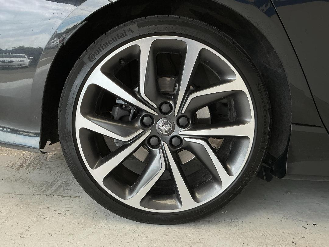 Photo '12' of Holden Commodore Photo '12' of Holden Commodore