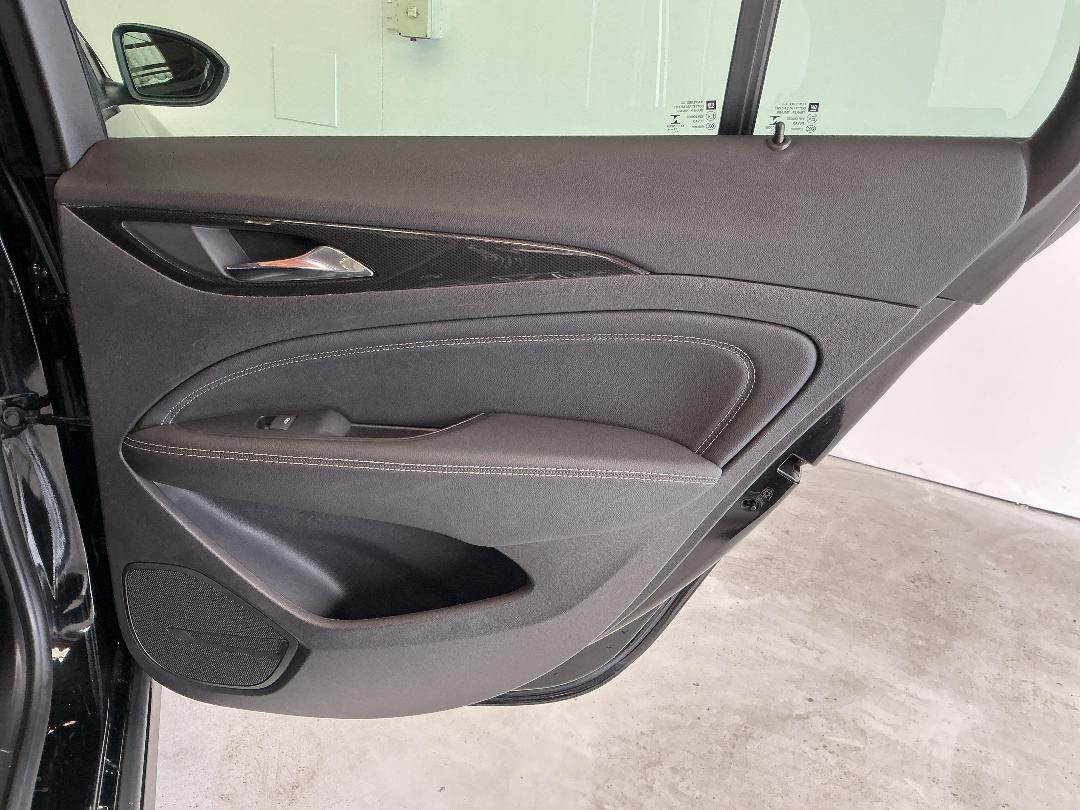 Photo '19' of Holden Commodore Photo '19' of Holden Commodore