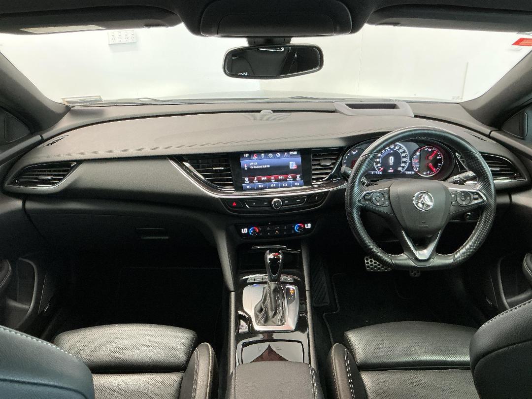 Photo '17' of Holden Commodore Photo '17' of Holden Commodore