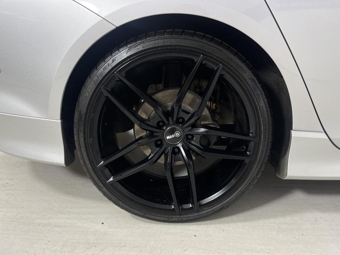 Photo '12' of Holden Commodore