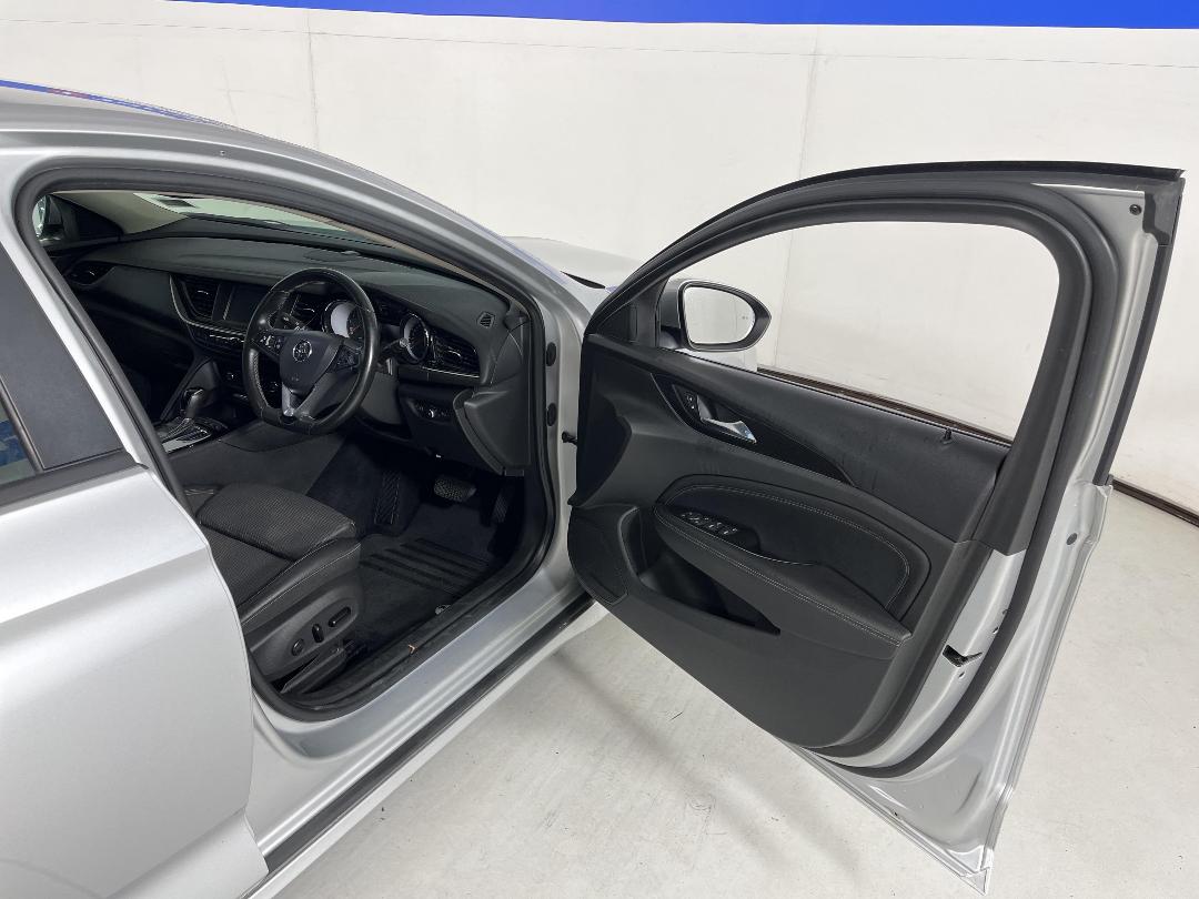 Photo '15' of Holden Commodore