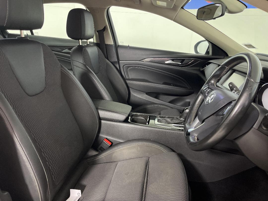 Photo '16' of Holden Commodore