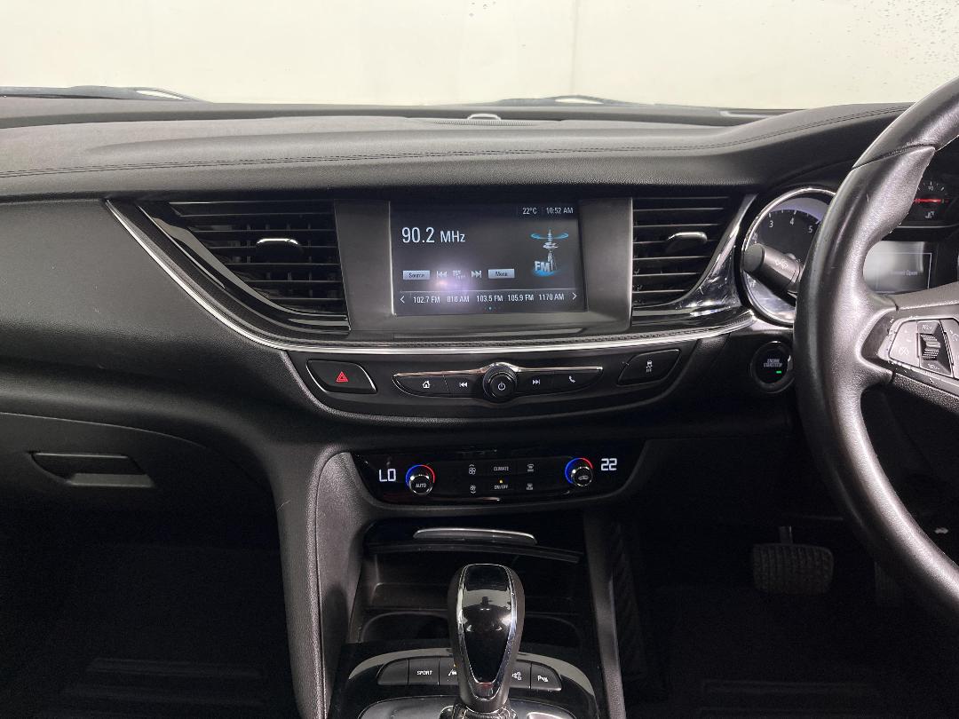 Photo '18' of Holden Commodore