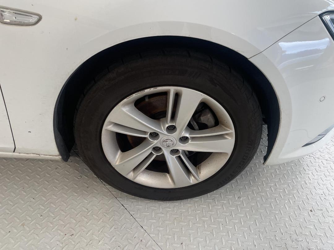 Photo '9' of Holden Commodore