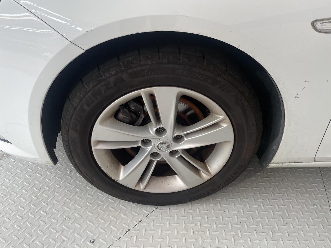 Photo '10' of Holden Commodore