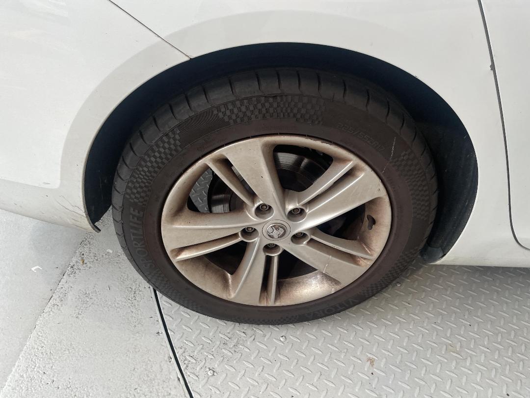 Photo '12' of Holden Commodore