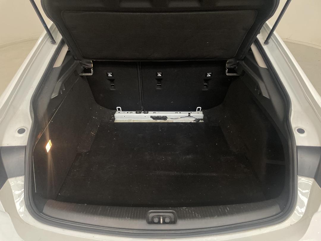 Photo '14' of Holden Commodore