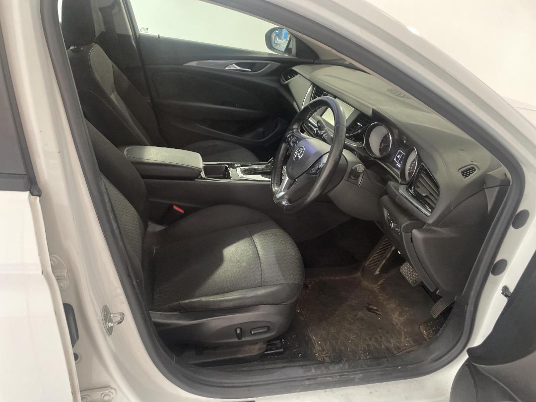 Photo '16' of Holden Commodore