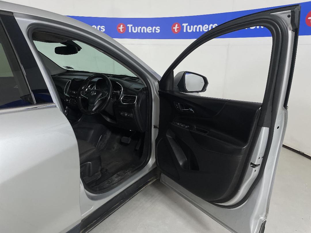 Photo '15' of Holden Equinox