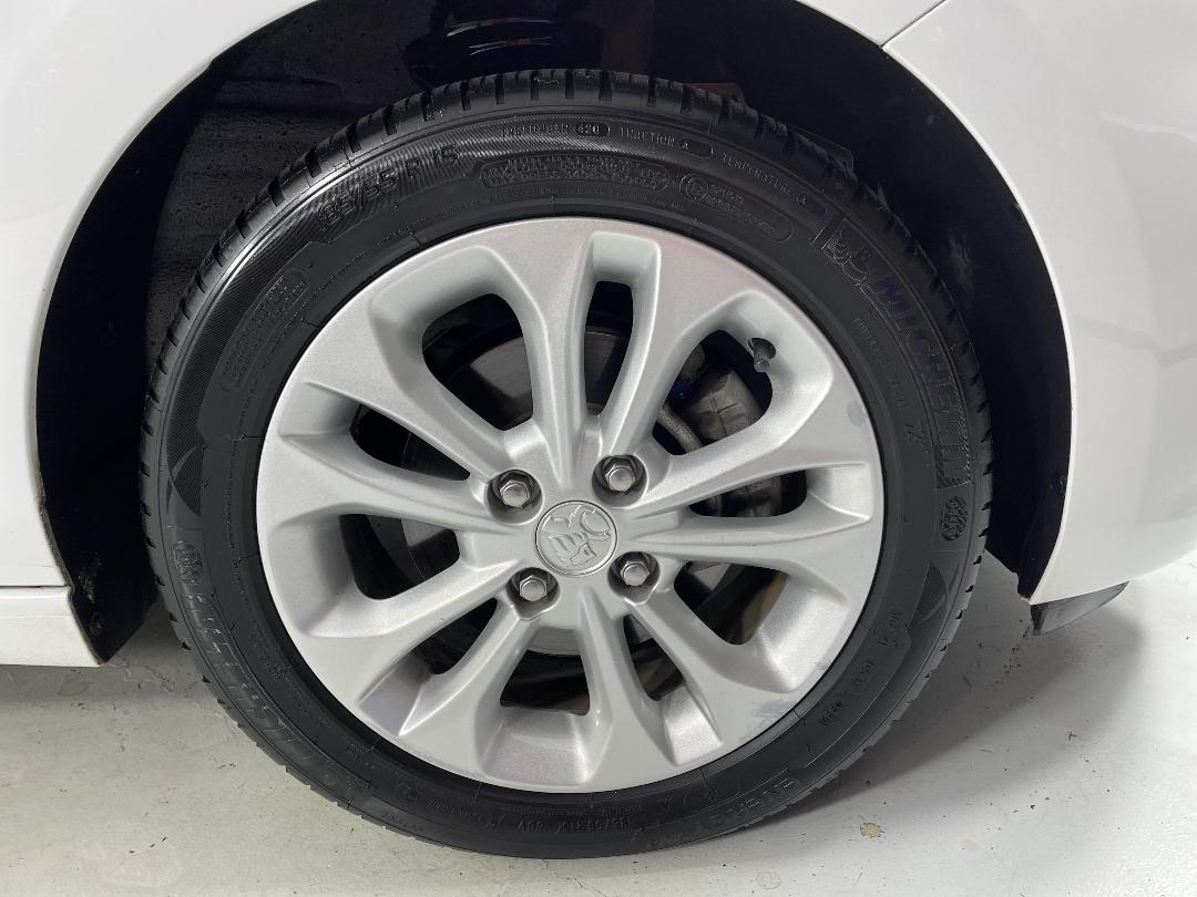 Photo '9' of Holden Spark