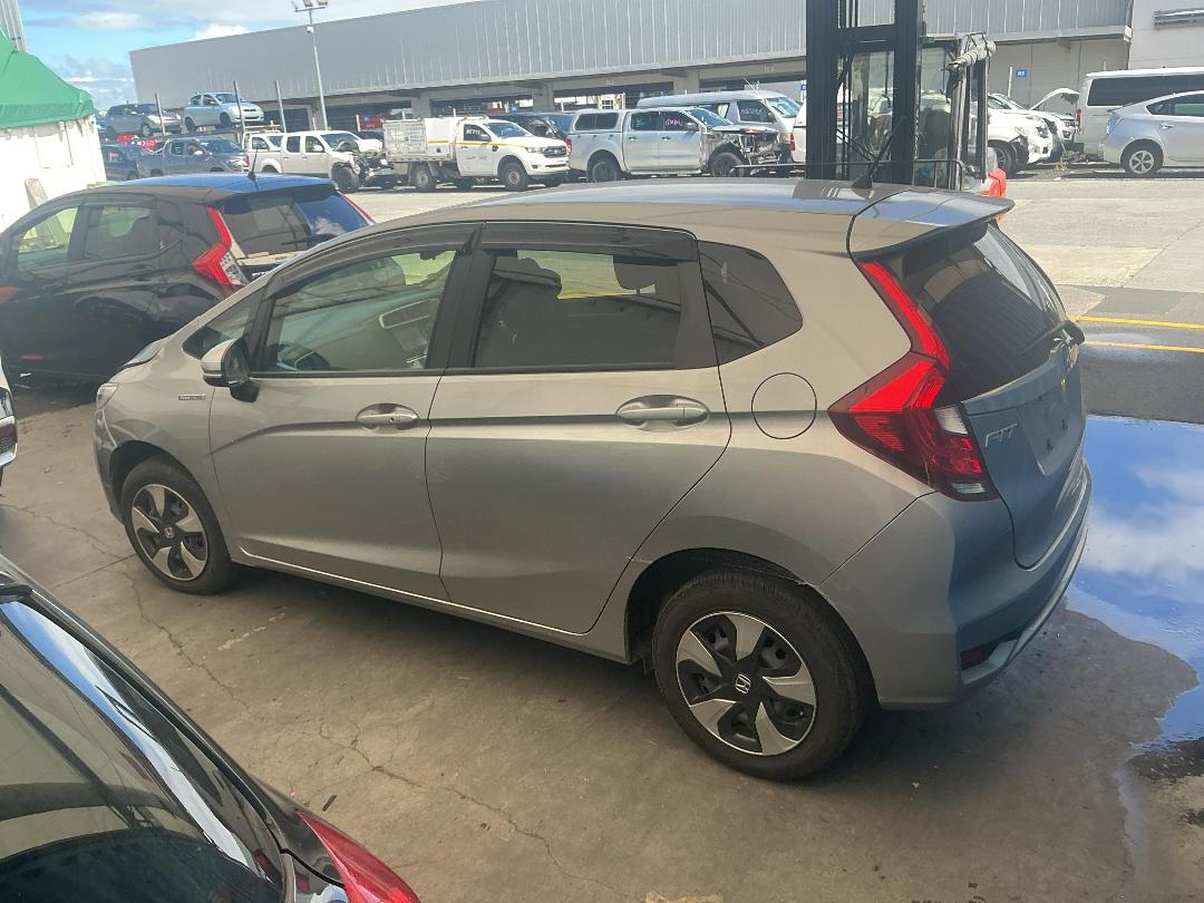 Photo '10' of Honda FIT Hybrid