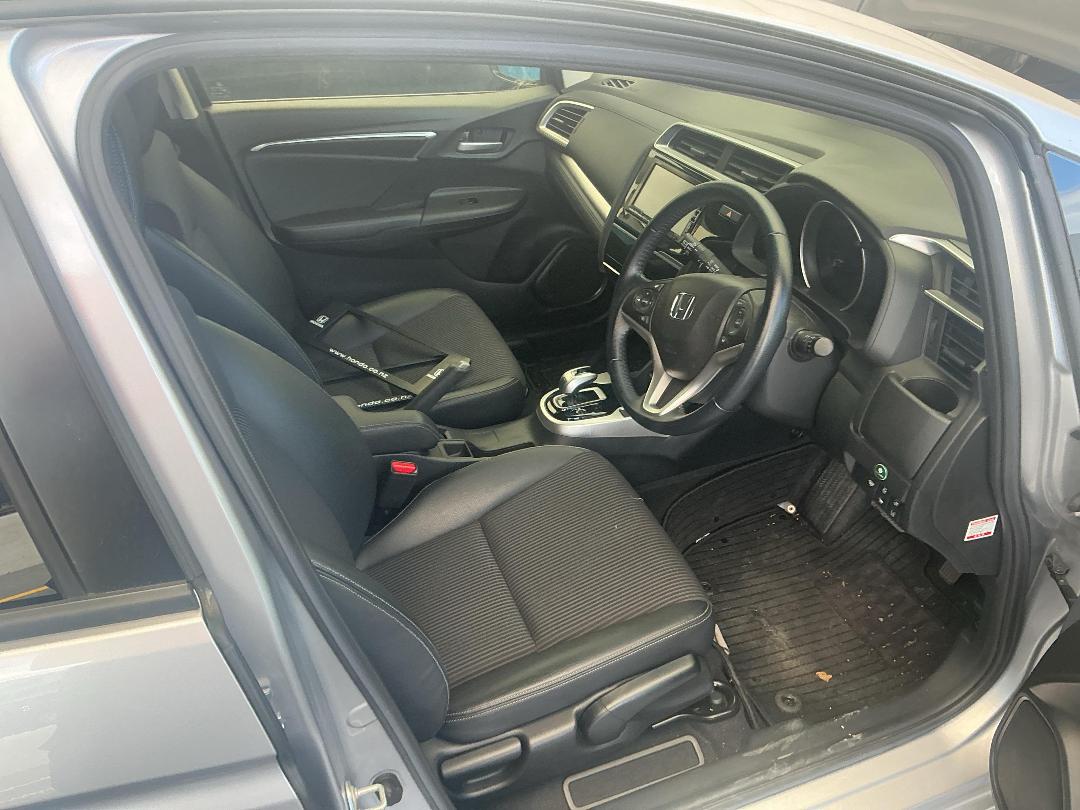 Photo '20' of Honda FIT Hybrid