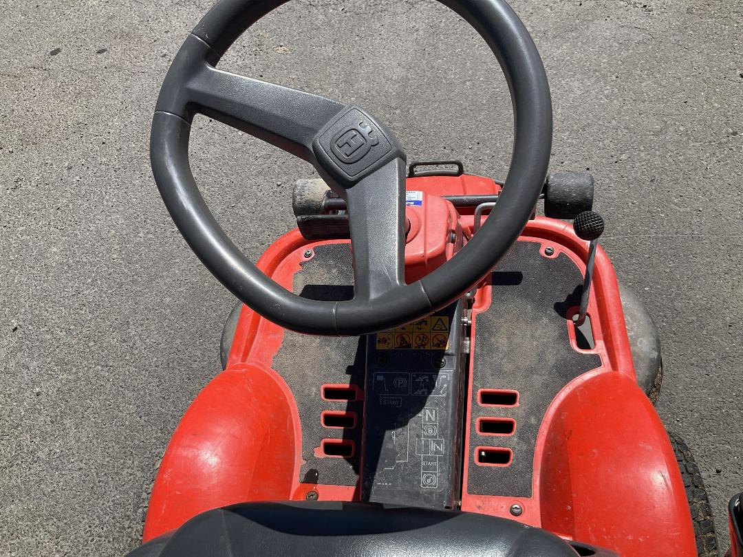 Photo '18' of Husqvarna HS 452 Ride On Mower Photo '18' of Husqvarna HS 452 Ride On Mower