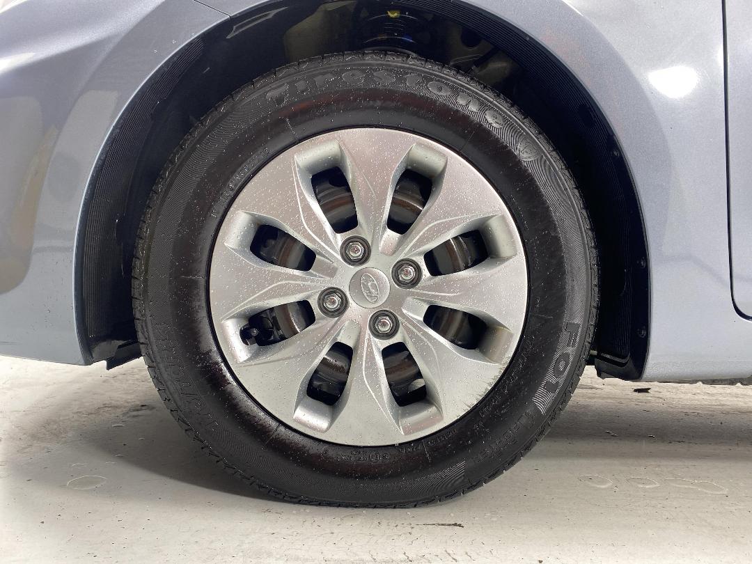 Photo '10' of Hyundai Accent Photo '10' of Hyundai Accent