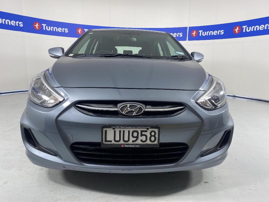 Photo '2' of Hyundai Accent Photo '2' of Hyundai Accent