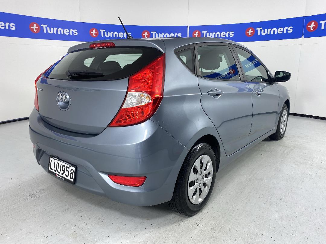 Photo '7' of Hyundai Accent Photo '7' of Hyundai Accent