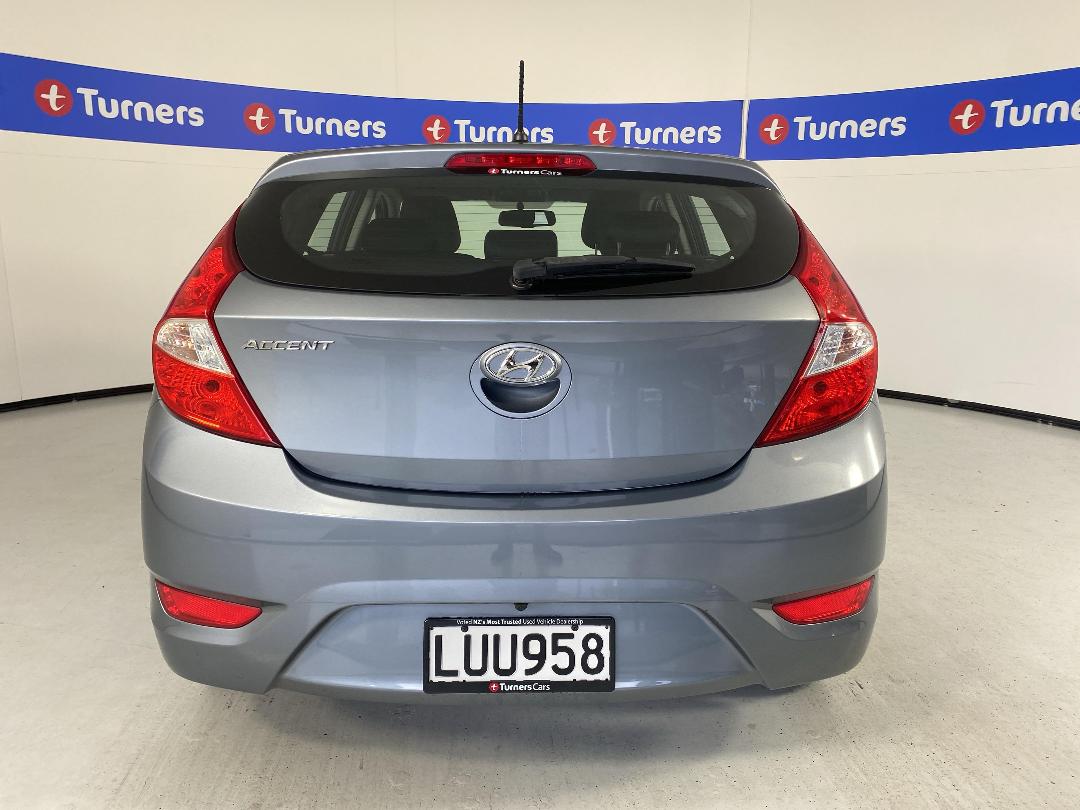 Photo '6' of Hyundai Accent Photo '6' of Hyundai Accent