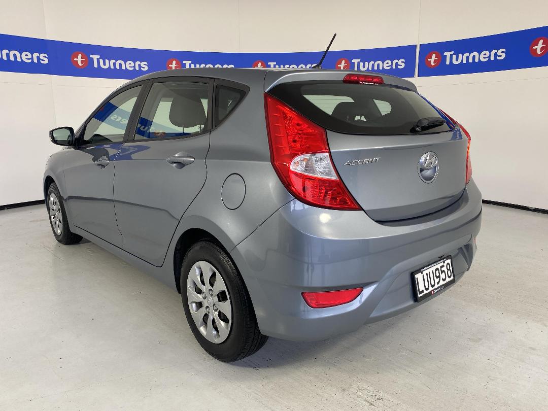 Photo '5' of Hyundai Accent Photo '5' of Hyundai Accent