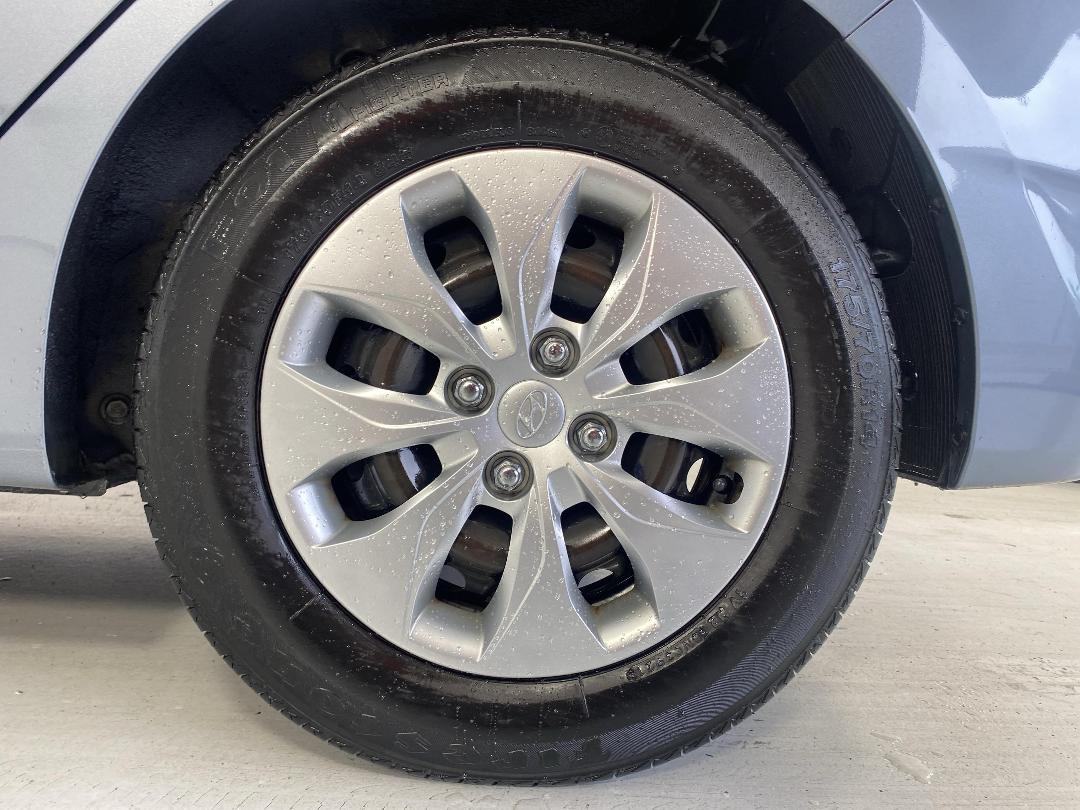 Photo '11' of Hyundai Accent Photo '11' of Hyundai Accent