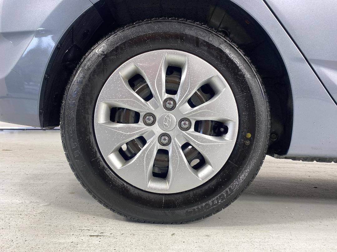 Photo '12' of Hyundai Accent Photo '12' of Hyundai Accent