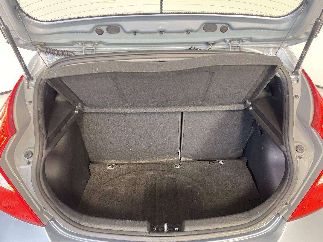 Photo '14' of Hyundai Accent Photo '14' of Hyundai Accent