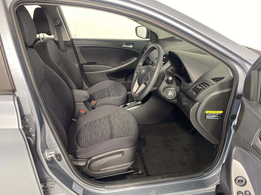 Photo '16' of Hyundai Accent Photo '16' of Hyundai Accent