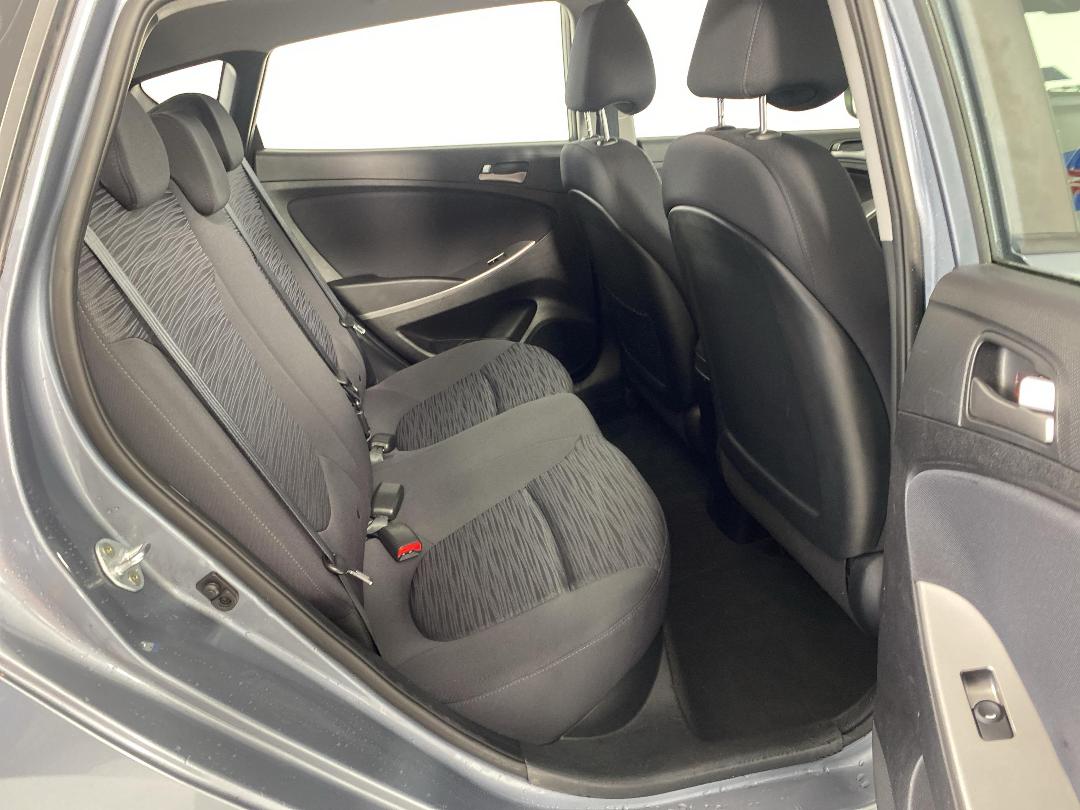 Photo '20' of Hyundai Accent Photo '20' of Hyundai Accent