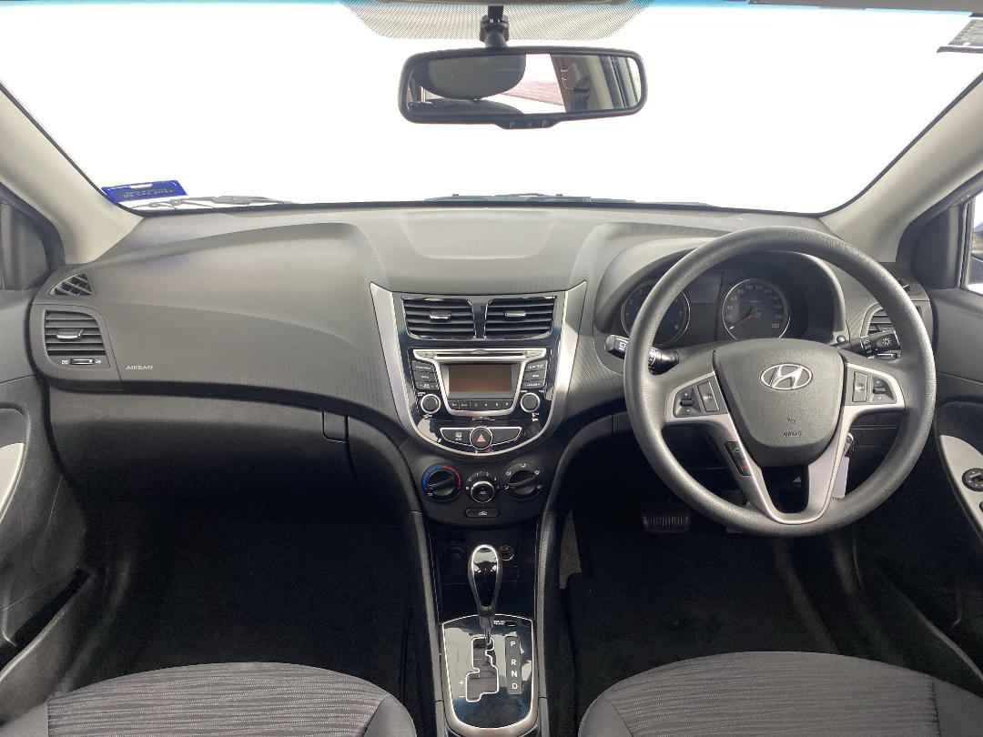 Photo '17' of Hyundai Accent Photo '17' of Hyundai Accent