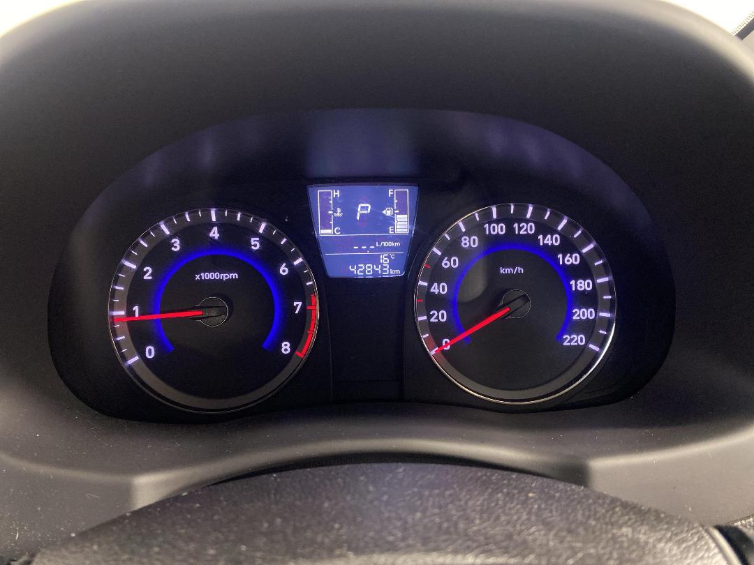 Photo '21' of Hyundai Accent Photo '21' of Hyundai Accent