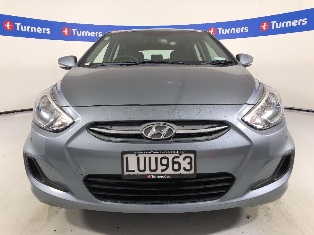 Photo '2' of Hyundai Accent Photo '2' of Hyundai Accent