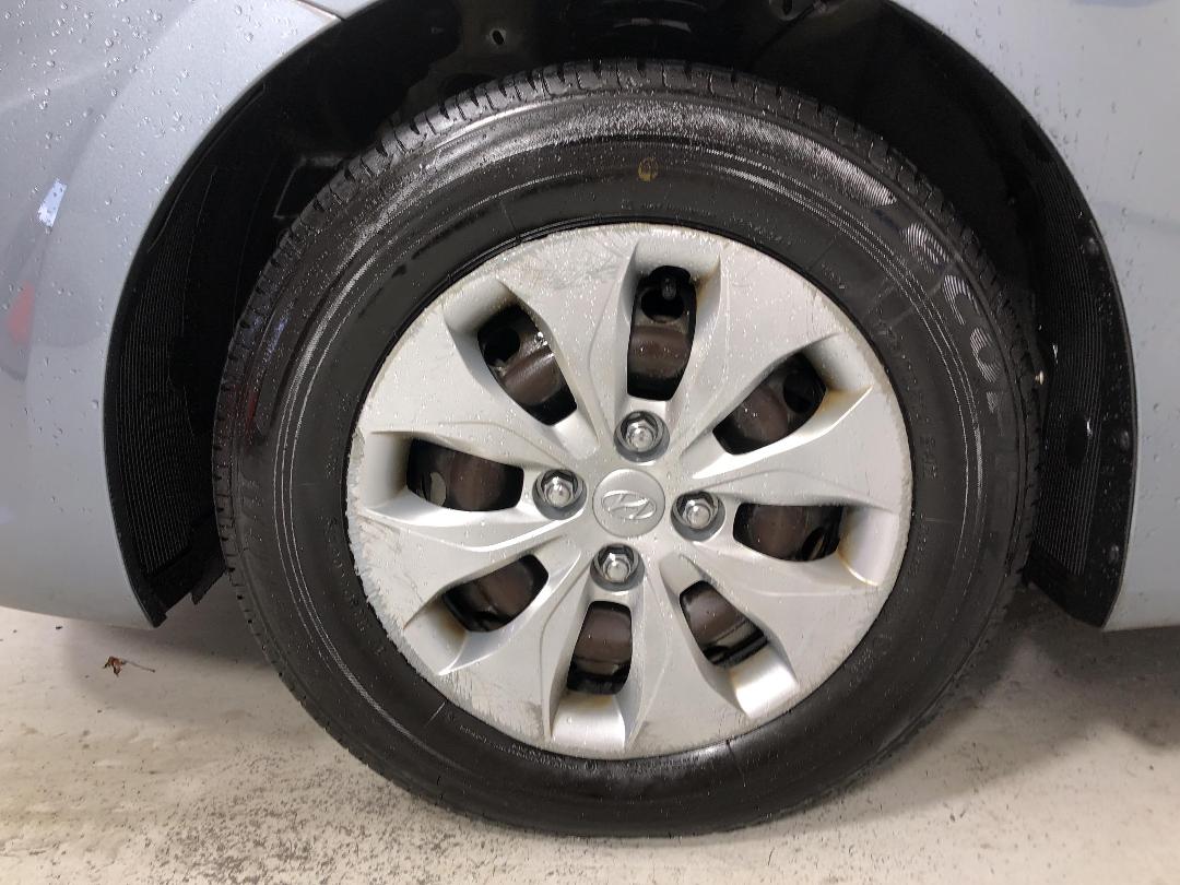 Photo '10' of Hyundai Accent Photo '10' of Hyundai Accent