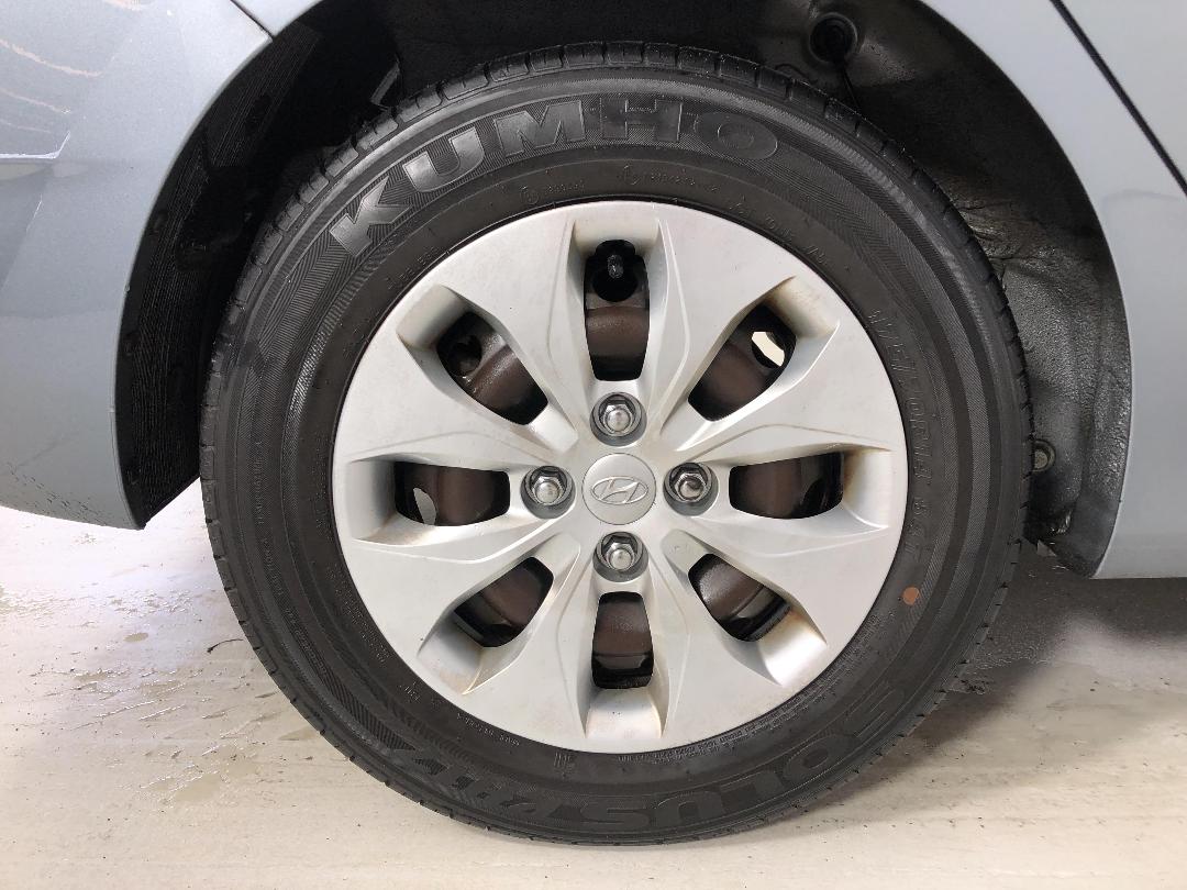 Photo '12' of Hyundai Accent Photo '12' of Hyundai Accent