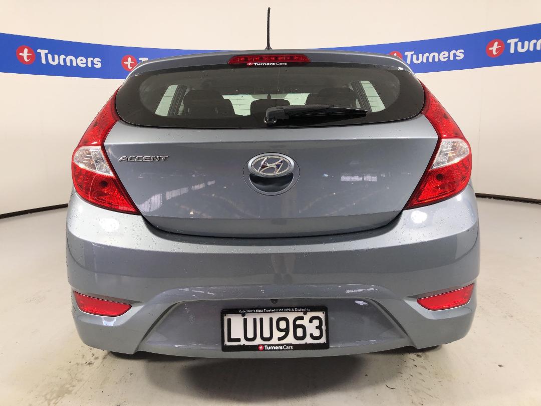 Photo '6' of Hyundai Accent Photo '6' of Hyundai Accent