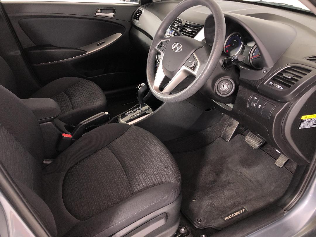 Photo '16' of Hyundai Accent Photo '16' of Hyundai Accent