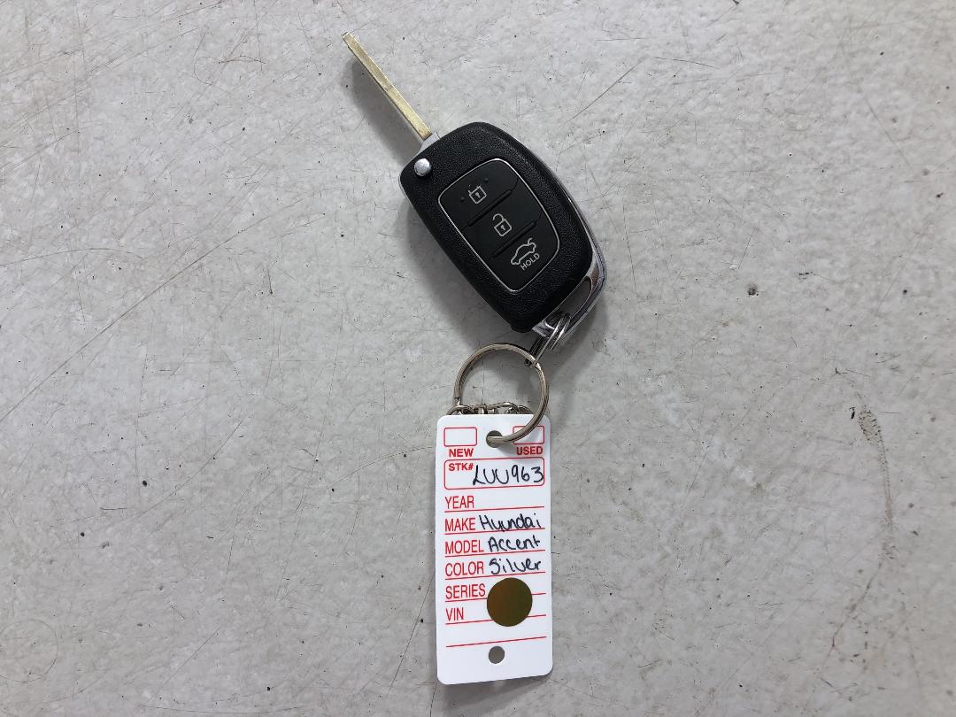 Photo '22' of Hyundai Accent Photo '22' of Hyundai Accent