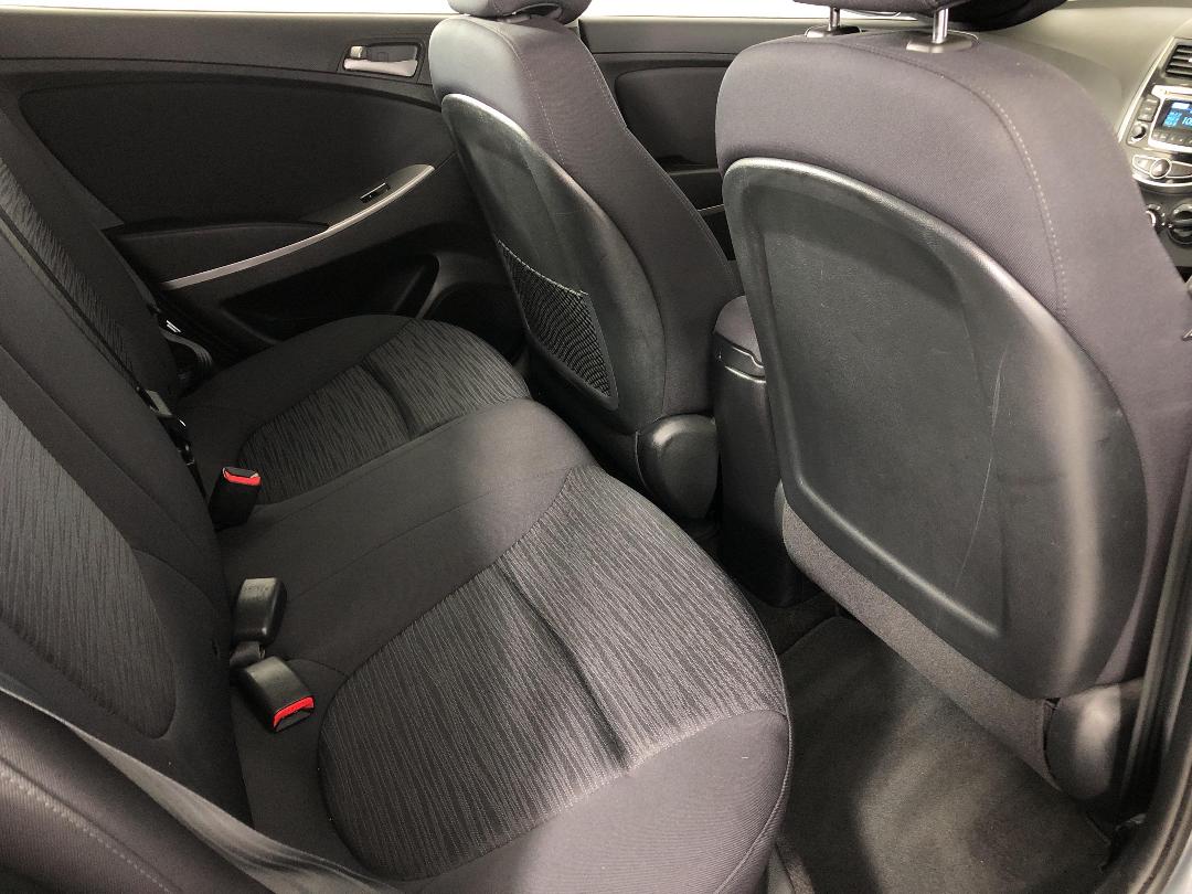 Photo '20' of Hyundai Accent Photo '20' of Hyundai Accent