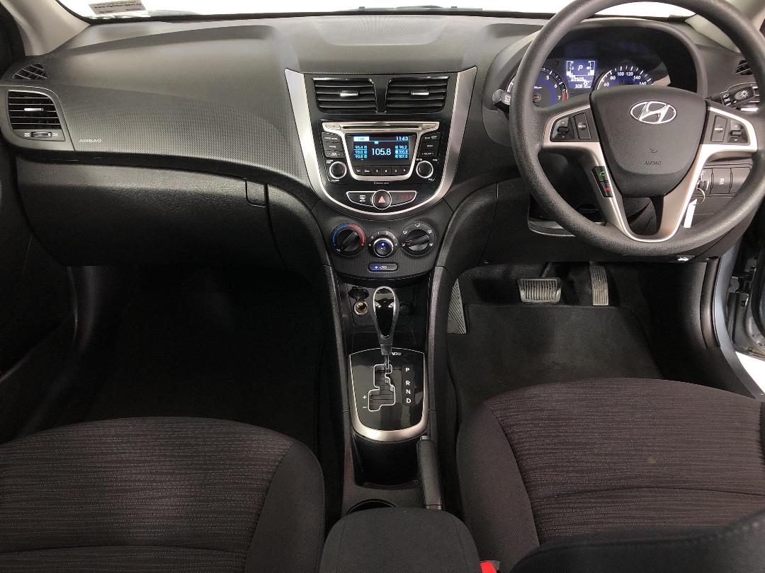 Photo '17' of Hyundai Accent Photo '17' of Hyundai Accent