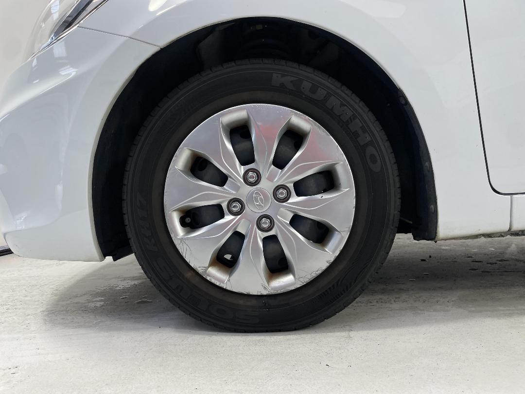 Photo '10' of Hyundai Accent